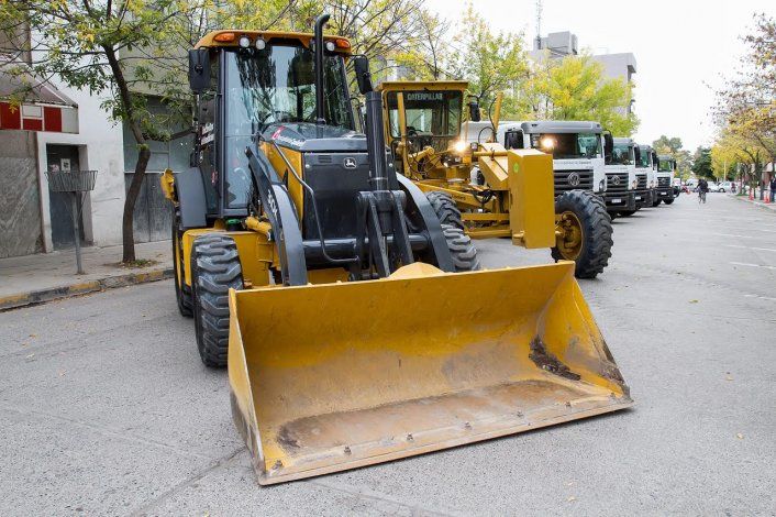 La Municipalidad presentó maquinaria para mejorar los servicios en la ciudad