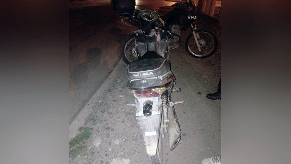 Manejaba una moto robada y lo atrapó la Policía