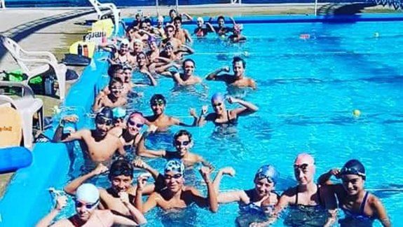 El Albinegro no le afloja ni abajo del agua en el provincial de natación