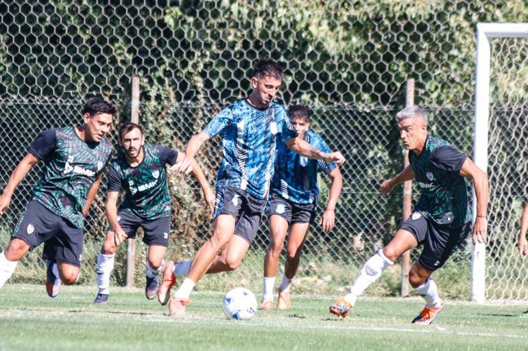 Manolo Berra marcó uno de los goles para el Albinegro en la tarde del jueves. Fotos: Anahí Cárdena