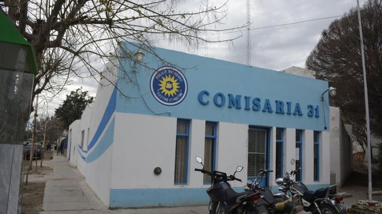 El personal de la Comisaría 31° fue alertado por un episodio de violencia con una persona alterada en la calle Holanda del Barrio Fiske Menuco. El personal de la Comisaría 31° fue alertado por un episodio de violencia con una persona alterada en la calle Holanda del Barrio Fiske Menuco.