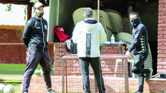 Germán Alecha recibió a los juveniles del Albinegro en el predio que el club tiene en la Isla Jordán.