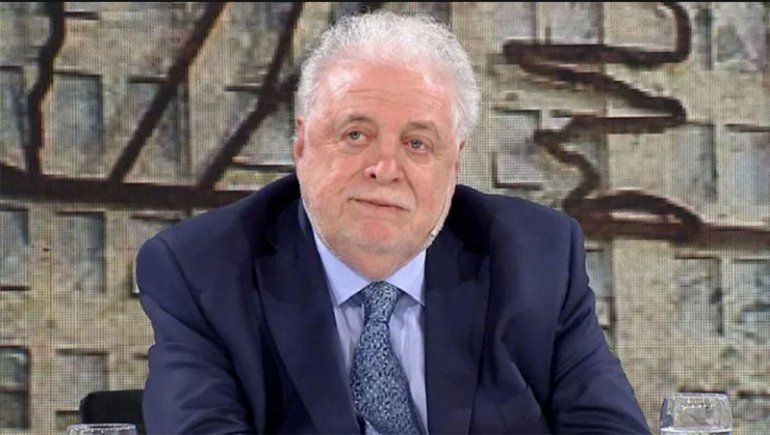 Ginés González García volvió al país y fue increpado en Ezeiza