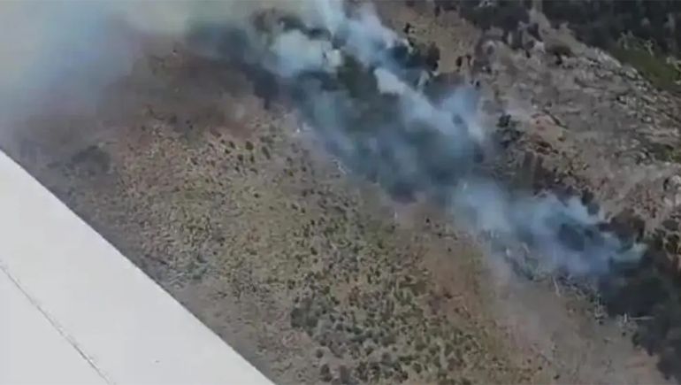 Brigadistas del SPLIF enfrentan un nuevo foco de incendio en El Bolsón