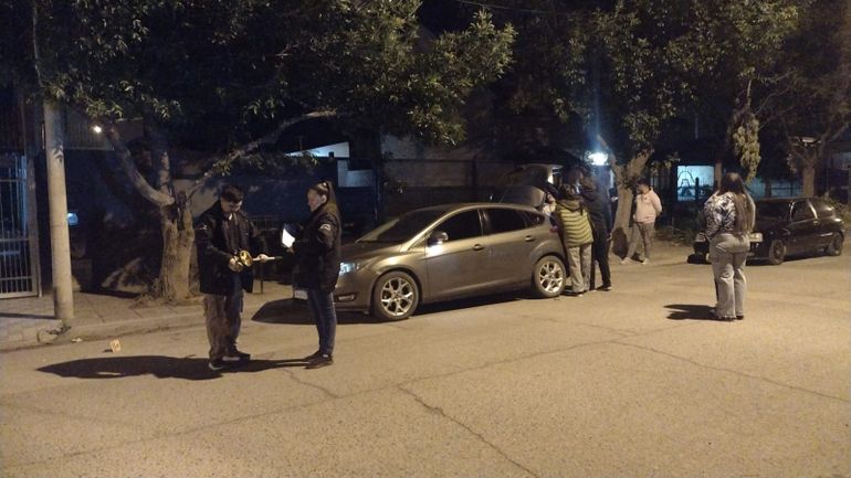 Feroz balacera contra tres autos estacionados en el barrio Flamingo