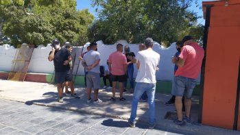 Los comerciantes interceptaron a los inspectores de la Secretaría de Trabajo. El miércoles volverán a reunirse.&nbsp;