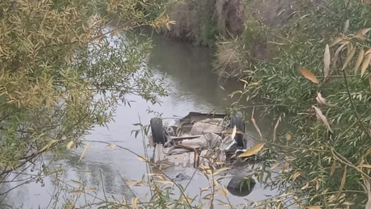 Identificaron al hombre que murió en el canal dentro de un auto robado