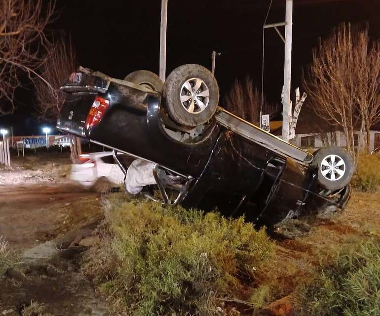 Así quedó la Hilux que el empleado infiel sacó del taller sin autorización. Así quedó la Hilux que el empleado infiel sacó del taller sin autorización.