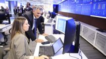ypf baja los precios de los combustibles de noche y los controla en tiempo real