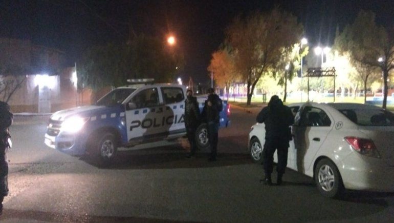 Iba en remís, con droga y un arma blanca: quedó detenido