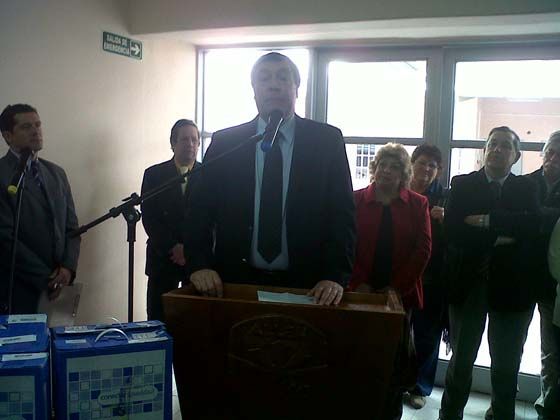 Weretilneck encabezó entrega de netbooks en Allen