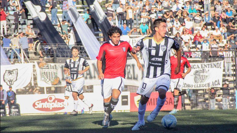 Ezequiel Ávila se muestra afianzado en la mitad de la cancha de un Cipo en alza en el último tramo del nonagonal.