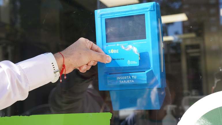 En el edificio central del Municipio se encuentra disponible hacia la calle