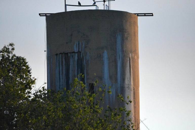 Los vecinos denunciaron contaminación en el agua de sus hogares. Los vecinos denunciaron contaminación en el agua de sus hogares. 