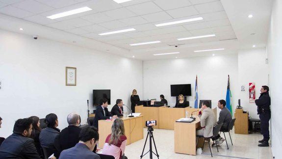 Todo lo que pasa en las audiencias es grabado mediante las cámaras instaladas en el techo de la sala de juicios.