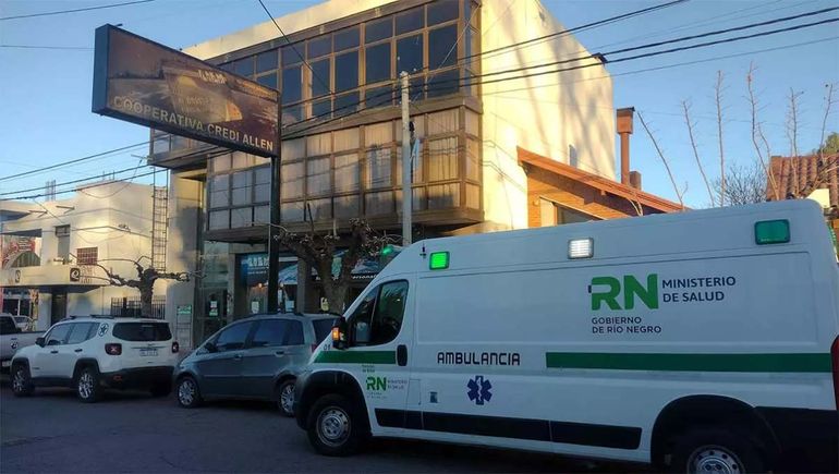 Video del brutal accidente en Allen: auto arrolla a ciclista