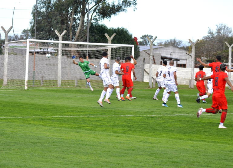 Cipo dio otro paso en falso y está a 1 punto de la zona de descenso