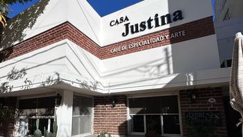 El frente de la confitería cipoleña que sufrió el insólito robo.