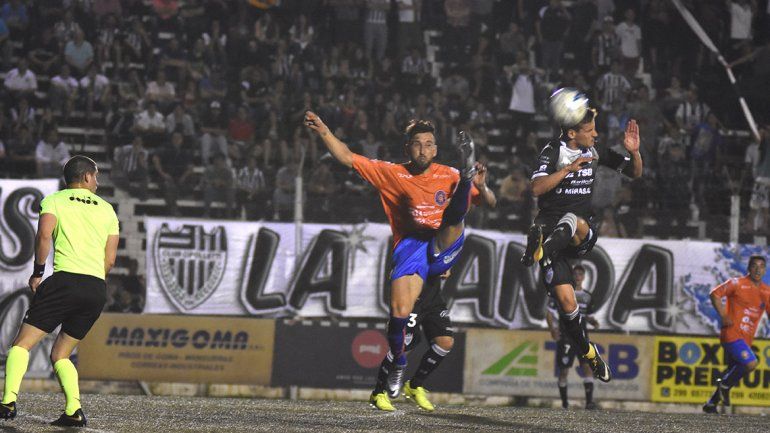 Empate clásico en una noche para olvidar rápido