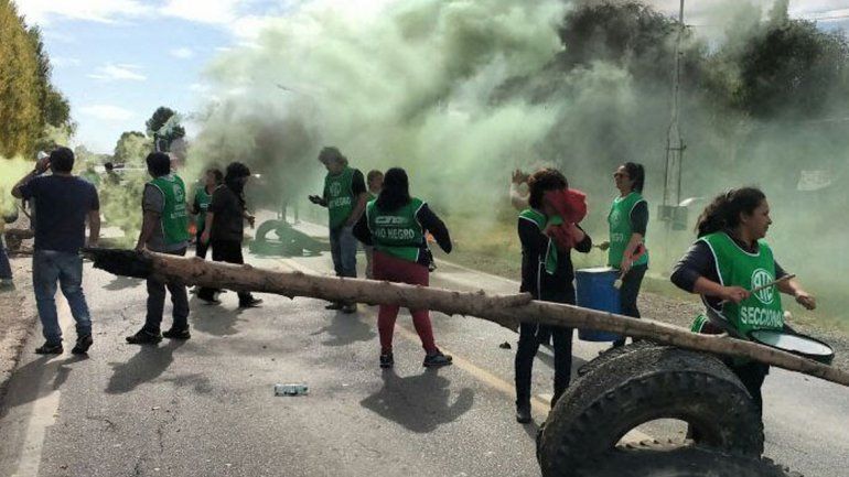 ATE trasladó el corte de ruta a Barda del Medio