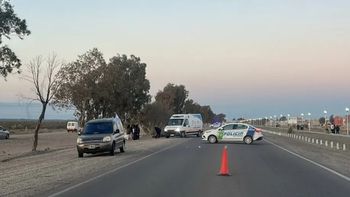 El impactante choque se registró este fin de semana en el acceso a San Antonio Oeste. Foto: Gentileza (Informativo Hoy/SAO) El impactante choque se registró este fin de semana en el acceso a San Antonio Oeste. Foto: Gentileza (Informativo Hoy/SAO)