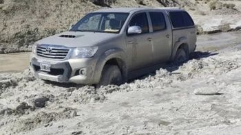 Chubut: la camioneta empantanada de Pedro Kreder y Juana Morales, los jubilados desaparecidos de Comodoro Rivadavia.