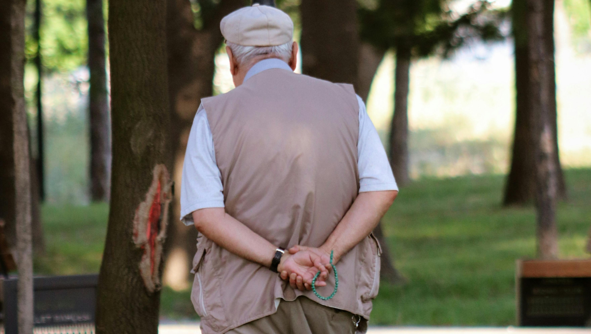 El nieto de 20 años, pretendía que su abuelo que cobra la mínima aporte a sus estudios terciarios por la ausencia de su padre.
