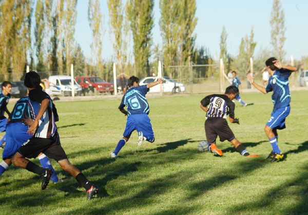Suspensión de cancha para Los Unidos