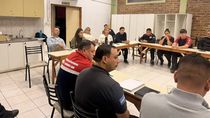 El municipio de Fernández Oro se reunión con la Asociación de Bomberos Voluntarios para avanzar con la gestión del nuevo cuartel. Foto: Gentileza.