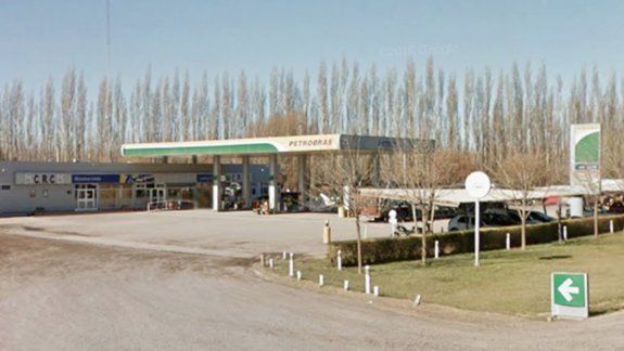 La Petrobras que sufrió el robo se encuentra en la Ruta 22, en Allen.