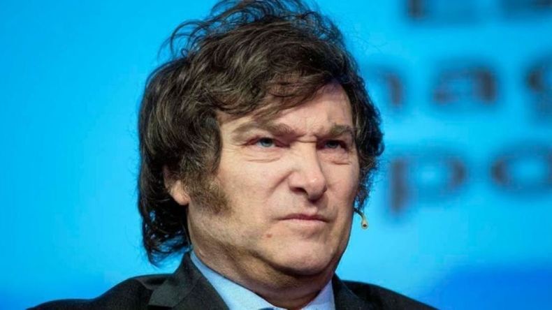 Javier Milei siguió de cerca lo ocurrido en la Cámara alta.
