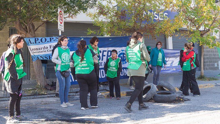 Hartos de los cortes y la quema de goma, comerciantes denunciarán a ATE por el piquete de Anses