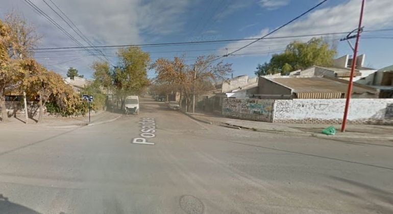 El incidente se produjo en el Paraje 100 del barrio Quito. Allí un grupo de jóvenes atacaron una vivienda. Su dueña cree que la bronca es con otros vecinos. El incidente se produjo en el Paraje 100 del barrio Quito. Allí un grupo de jóvenes atacaron una vivienda. Su dueña cree que la bronca es con otros vecinos.