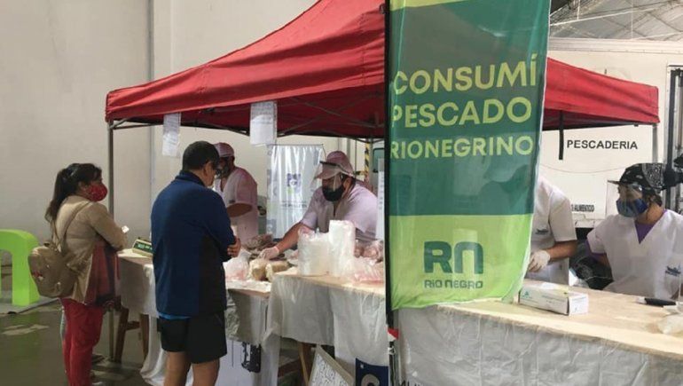 Se vendieron cinco toneladas de pescado y mariscos a precios promocionales en Cipolletti