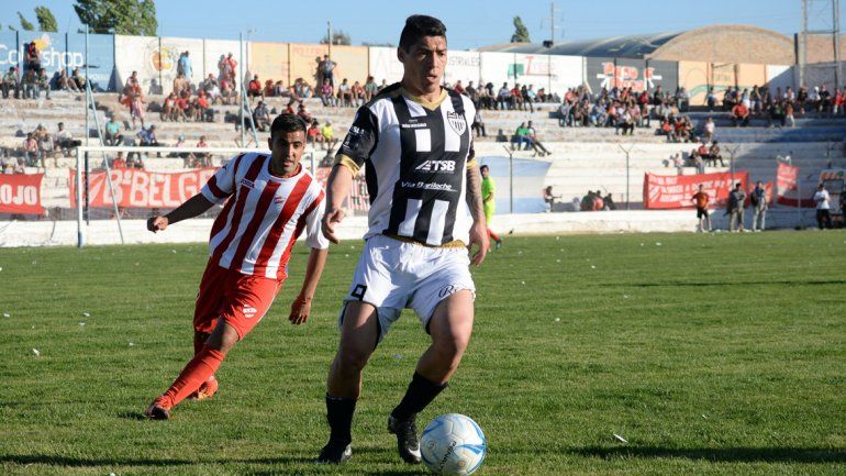Cipo busca la punta frente al Rojo en La Chacra