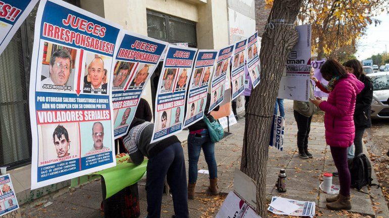 Víctimas y organizaciones se quejaron por las salidas de Anzaldo.