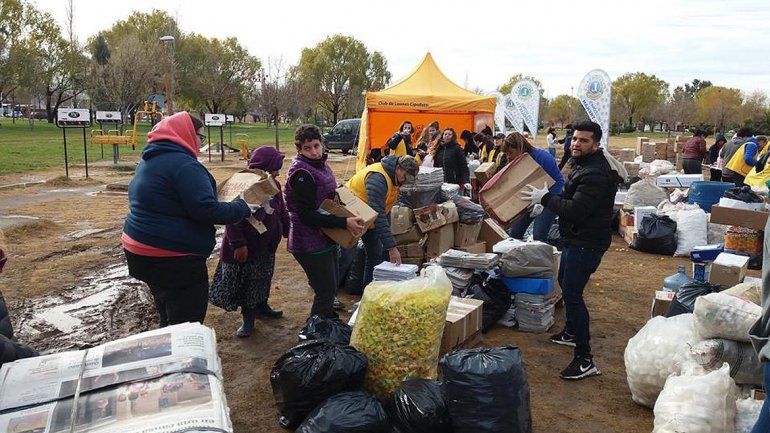 Cipo llenó un camión repleto de papel y tapitas para ayudar al hospital Garrahan