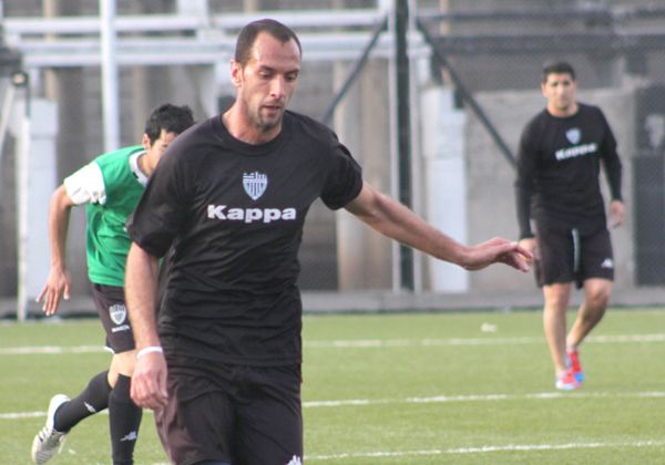 Cipo se prueba ante el líder de la zona Sur