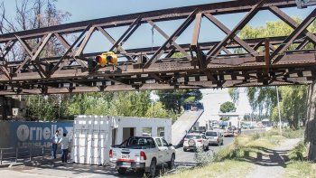 dos incidentes en las vias frenaron al tren del valle