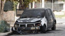 quemaron el auto de un policia de la federal