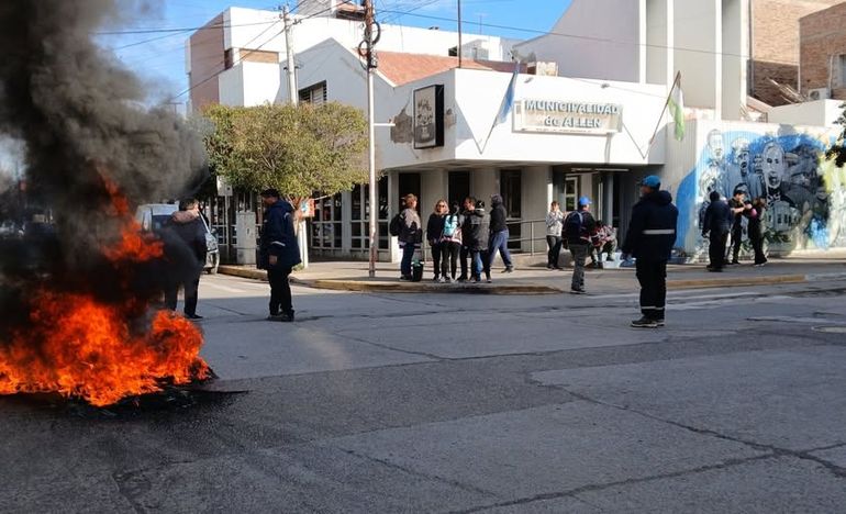 En la última reunión paritaria, el intendente Román no asistió ni presentó una oferta salarial. 