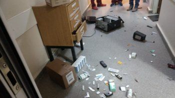 un joven de 19 anos entro al hospital, rompio todo y agredio al personal