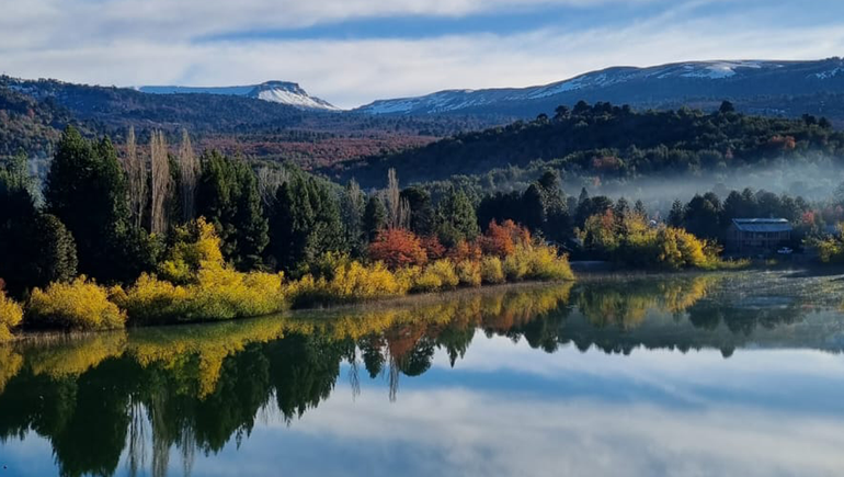 Hallaron el cadáver de un hombre flotando en el Lago Aluminé