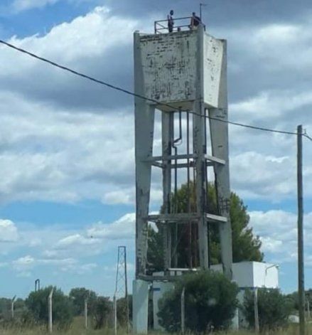 El momento en que interviene policía y bomberos.