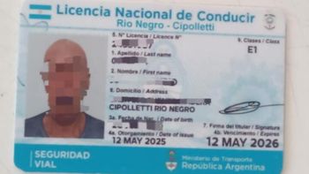 El hombre conducía un Renault 9 por ruta chica.