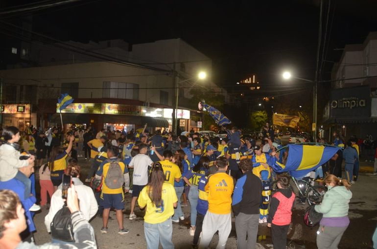 Decenas de cipoleños salieron a las calles para festejar el triunfo de Boca.&nbsp;