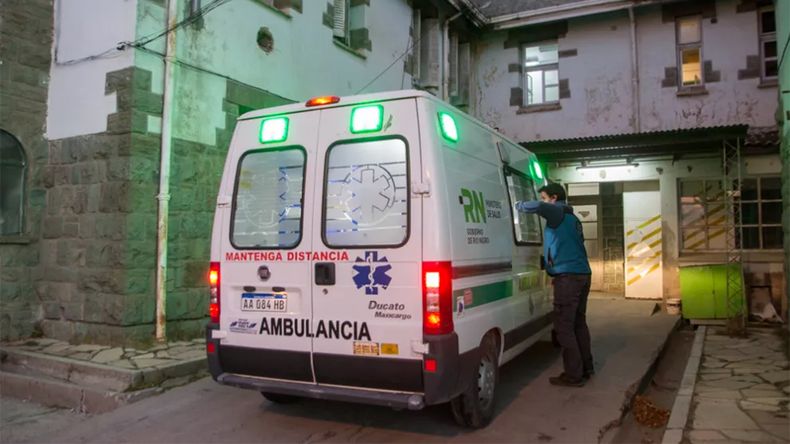 El joven fue trasladado de inmediato al hospital donde recibió asistencia médica, pero murió pese a los esfuerzos del personal sanitario.