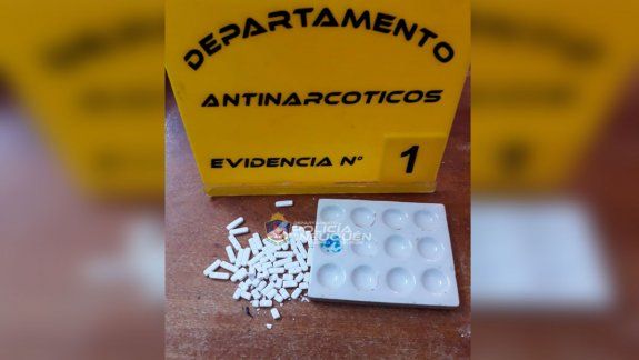 Insólito: llevaban cocaína a un preso en un cargador de celular