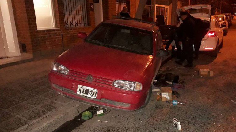 Chocaron dos autos y atropellaron a un barrendero municipal