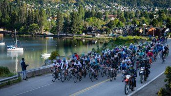 San Martín, revolucionada por la participación de Scaloni, Hugo Porta y Sabatini en la Gran Fondo 7 Lagos